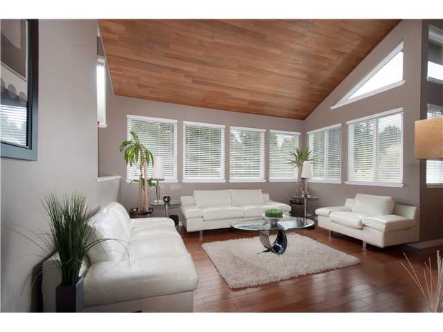 2590 NORCREST Court Burnaby 12