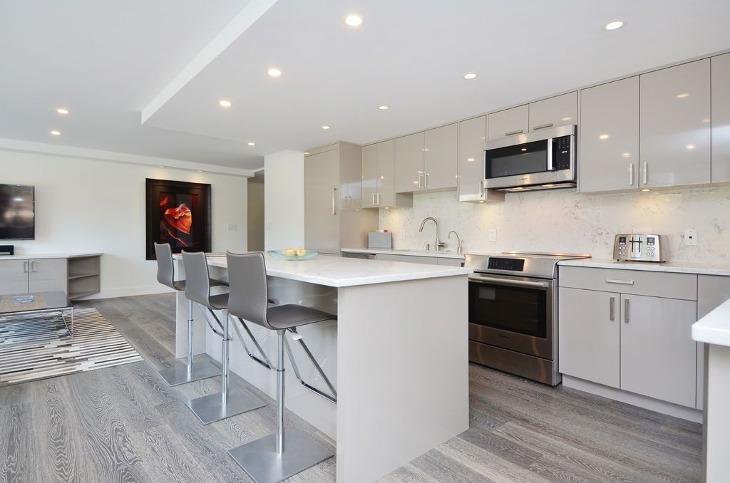 201 2140 BRIAR Avenue Vancouver