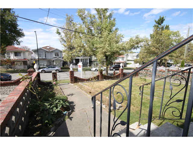 4306 BEATRICE Street Vancouver 7