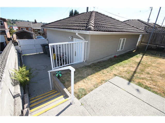 3376 E 8th Ave, Vancouver, BC 3