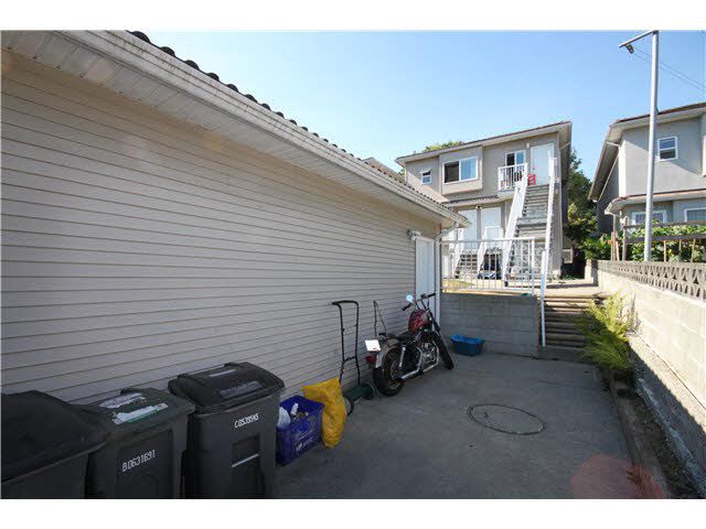 3376 E 8th Ave, Vancouver, BC 4