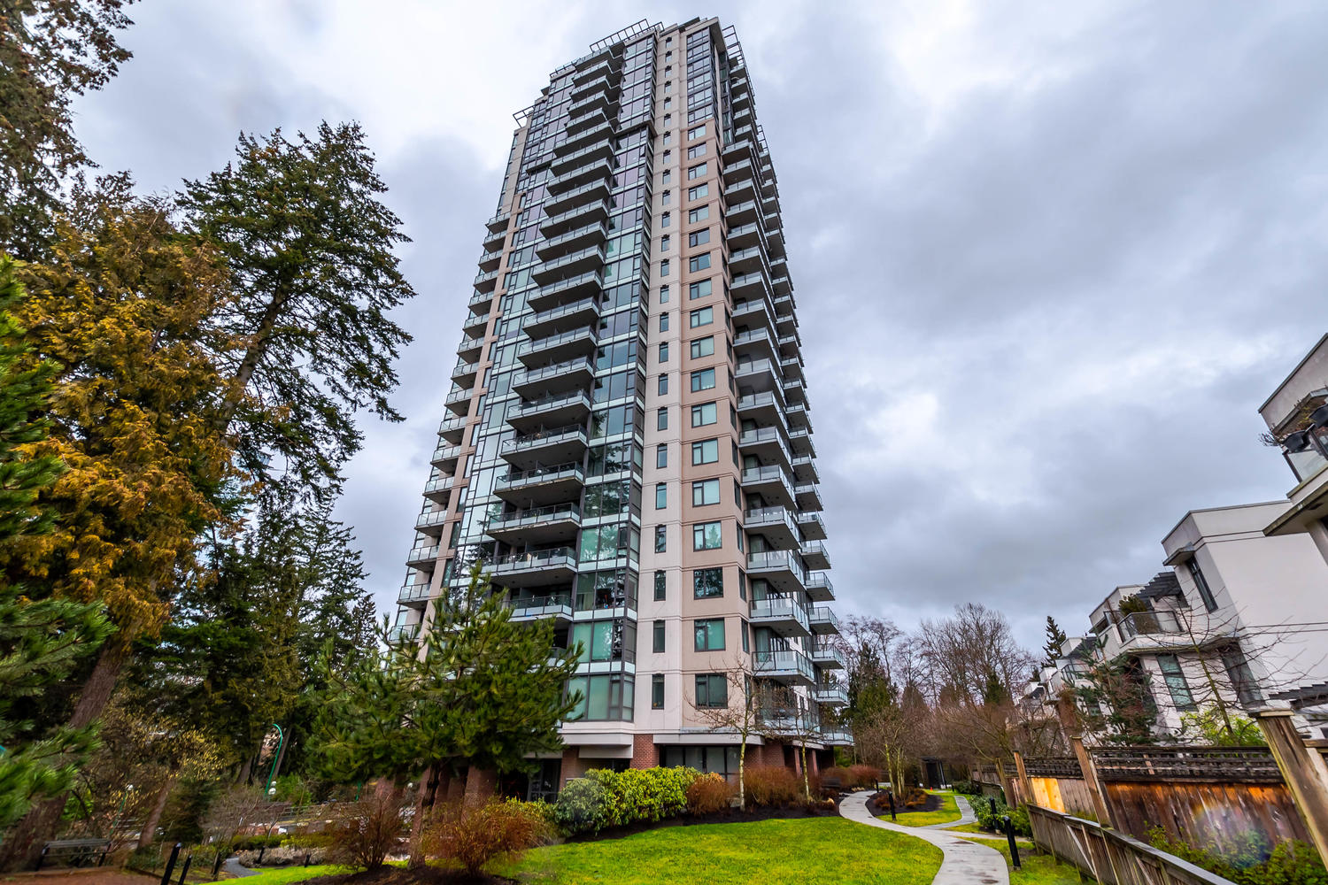 709-7088 18th Avenue Burnaby, BC