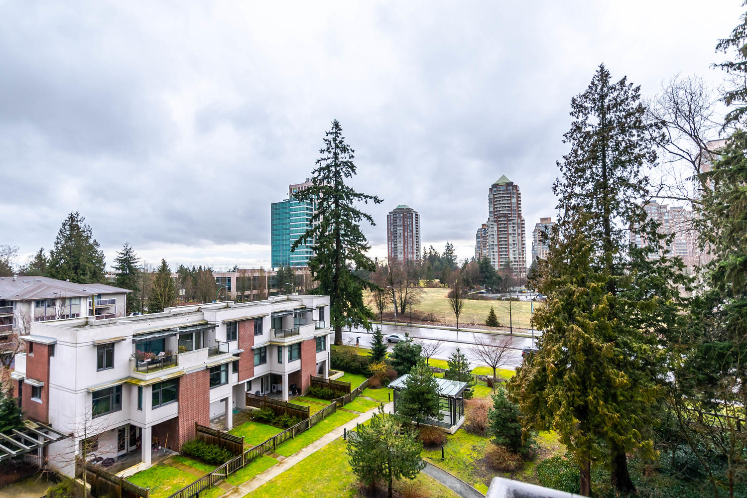 709-7088 18th Avenue Burnaby, BC 18