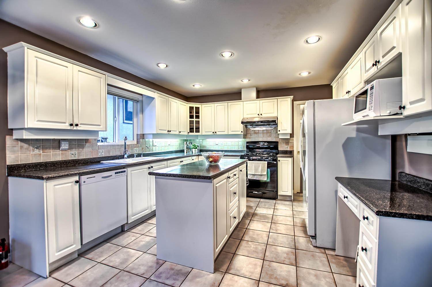 1188 Wellington Dr, North Vancouver 14