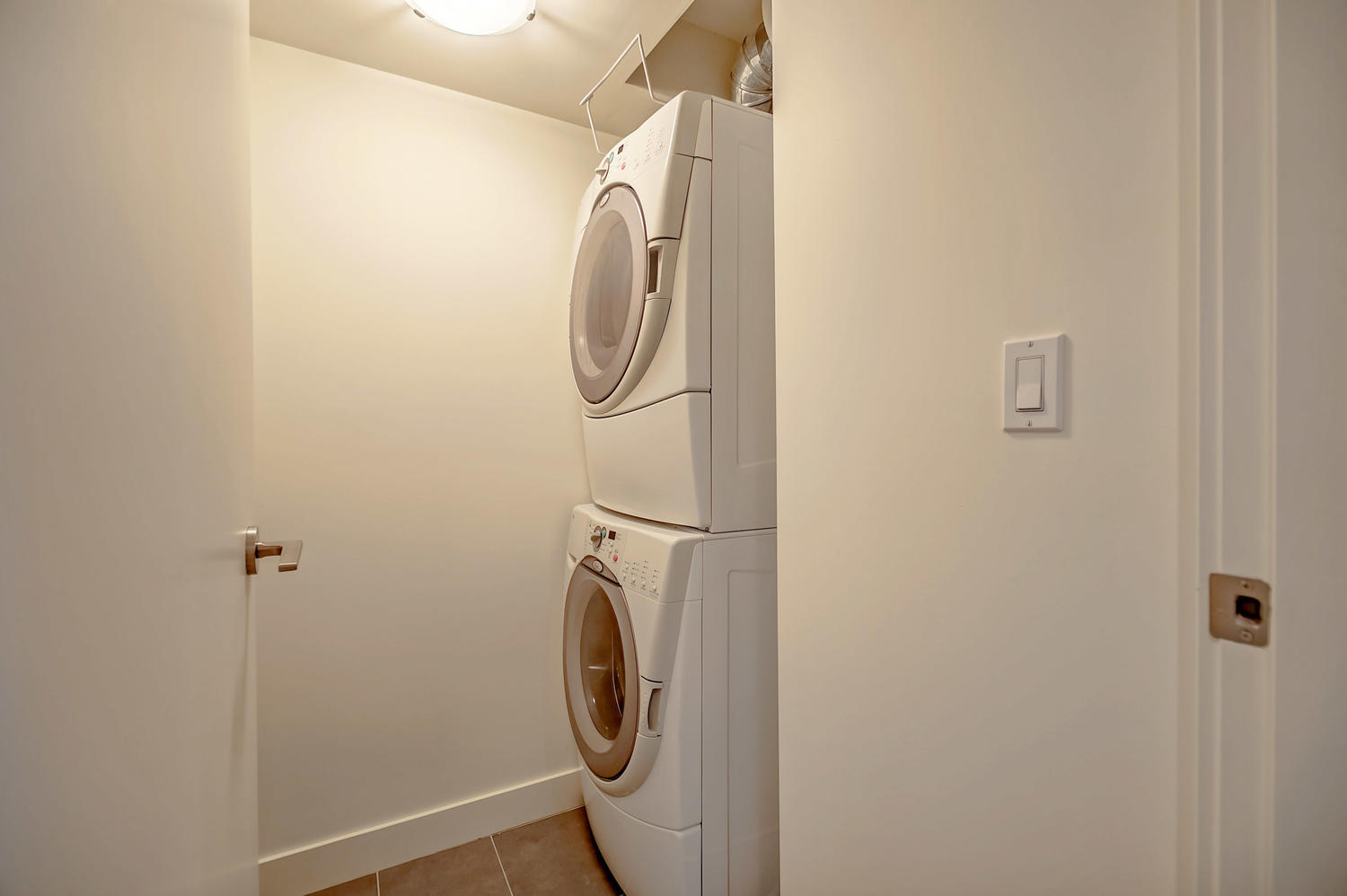 #221 – 3228 Tupper Street Vancouver 4