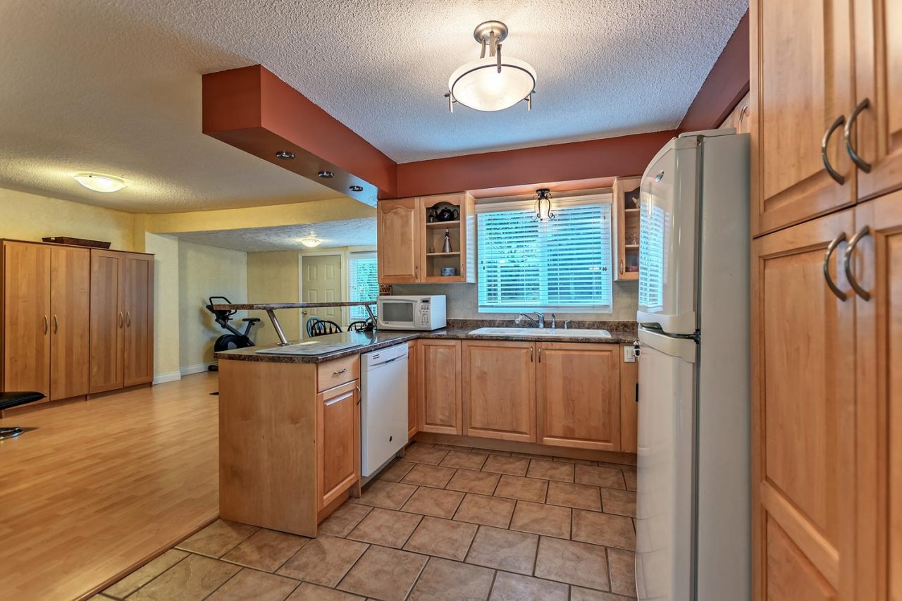 5366 Braelawn Dr, Burnaby 4