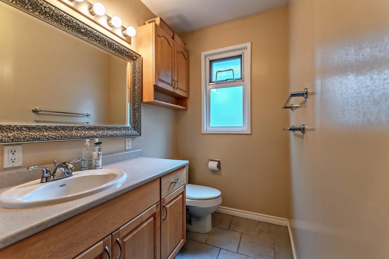 5366 Braelawn Dr, Burnaby 27