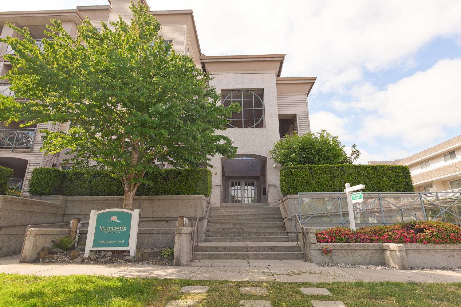 330 5500 Andrews Rd, Richmond 2