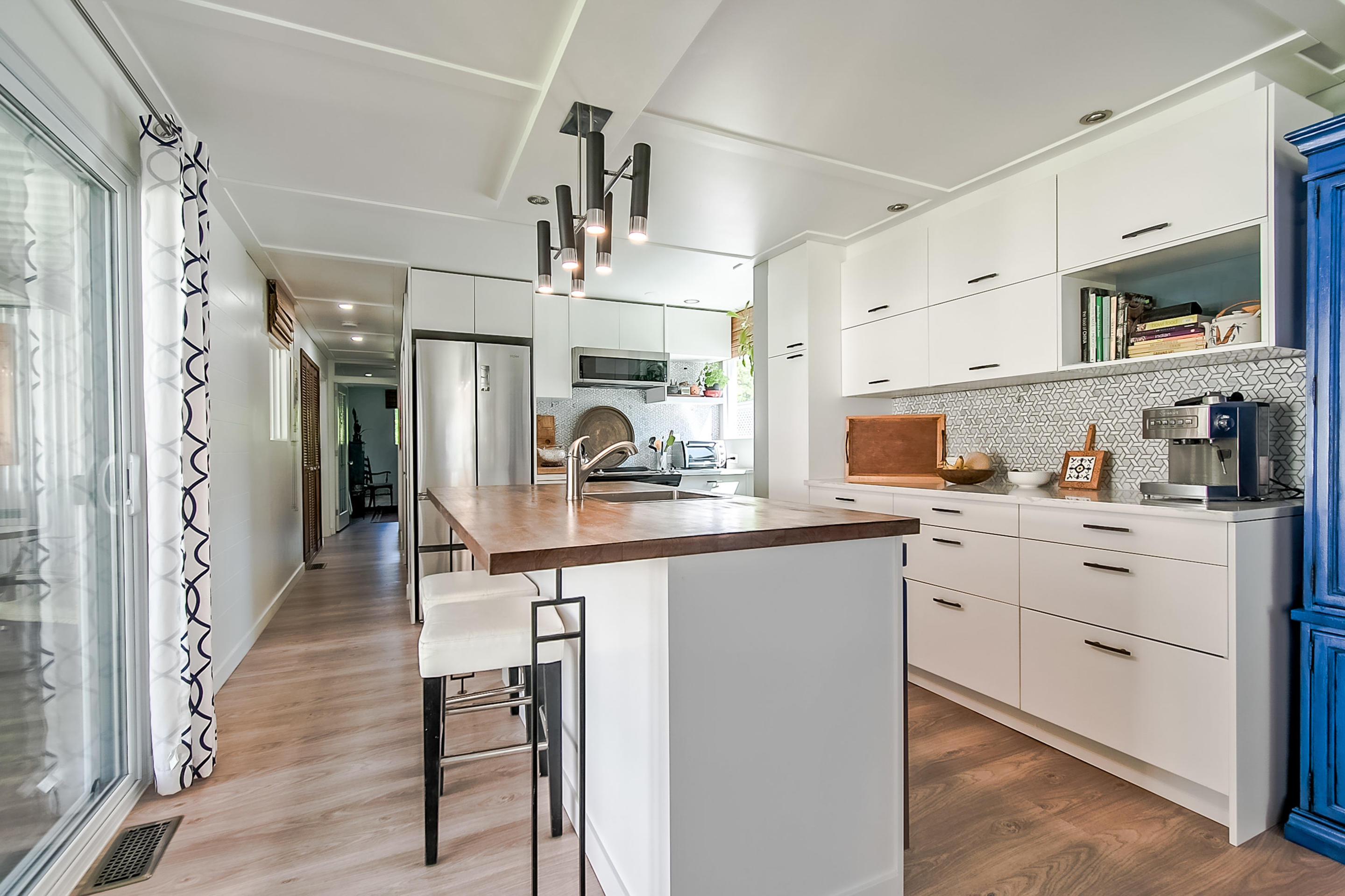 71-7850 King George Boulevard, Surrey 9
