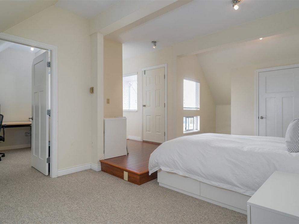 111-216 E 6th Street, North Vancouver 13