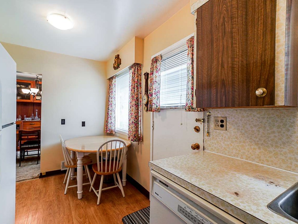 6618 Humphries Avenue, Burnaby 10