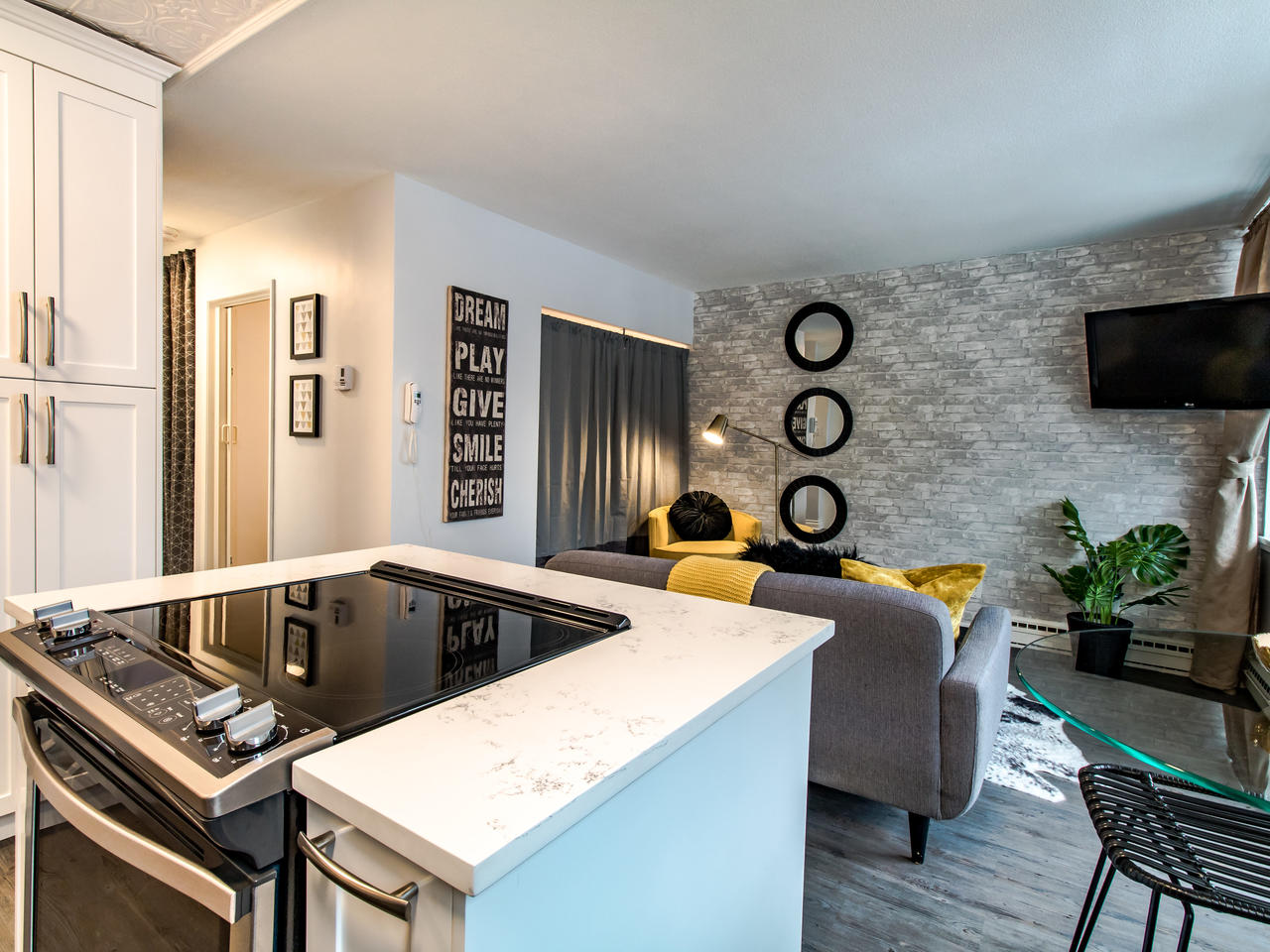 304 1100 Harwood Street, Vancouver 12
