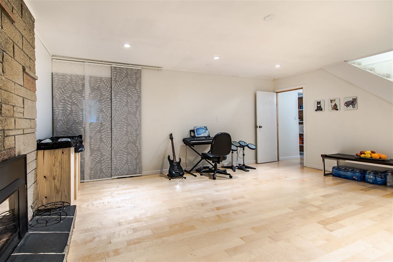 733 Guiltner St, Coquitlam 16