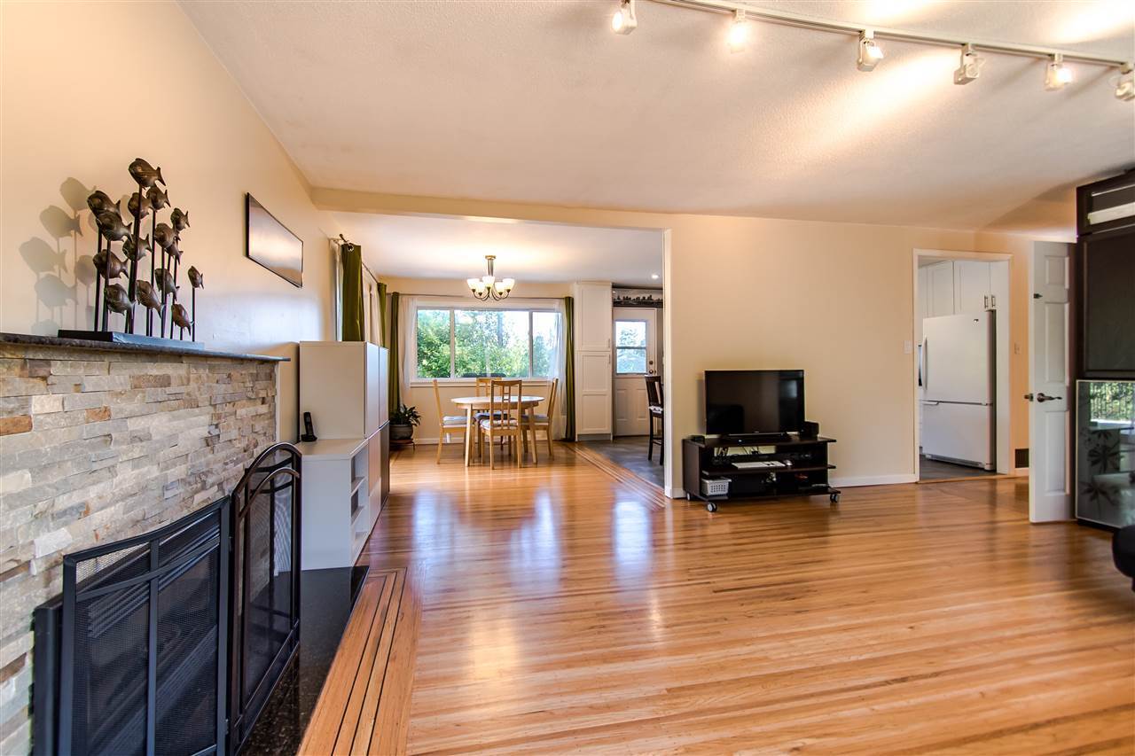 733 Guiltner St, Coquitlam 6