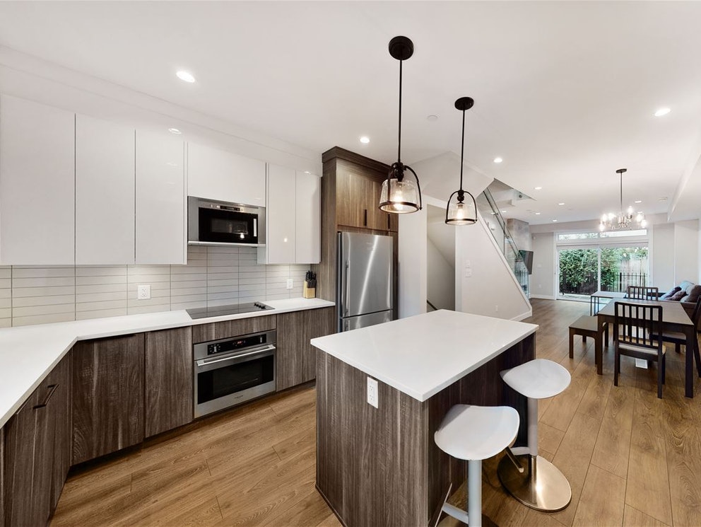 2410 Dundas St, Vancouver
