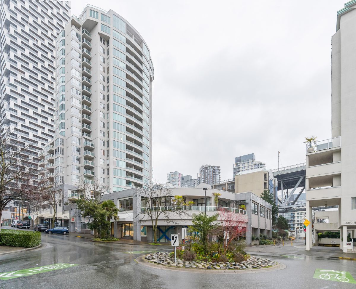 809 1500 Howe St, Vancouver