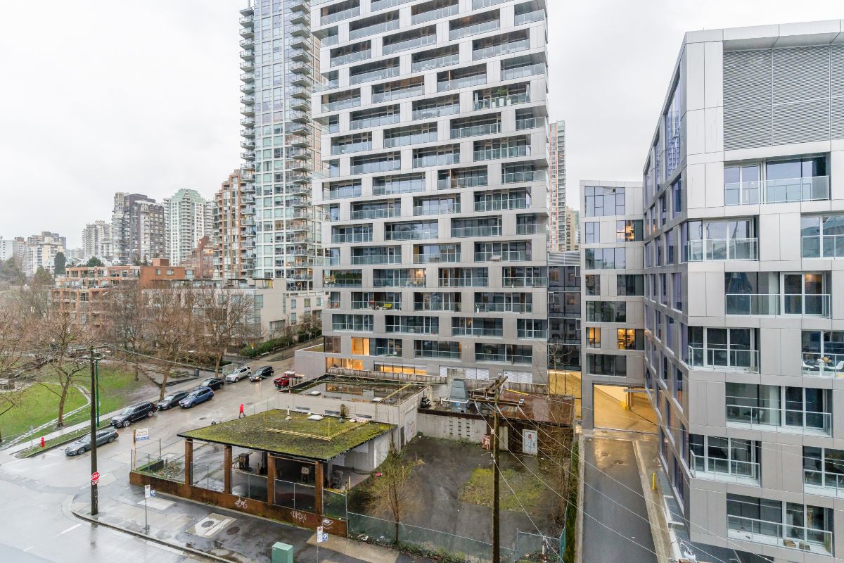 809 1500 Howe St, Vancouver 51