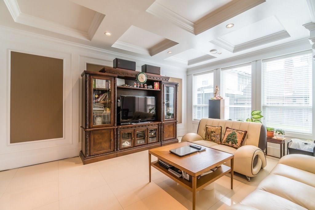 6988 Donald Road, Richmond 6