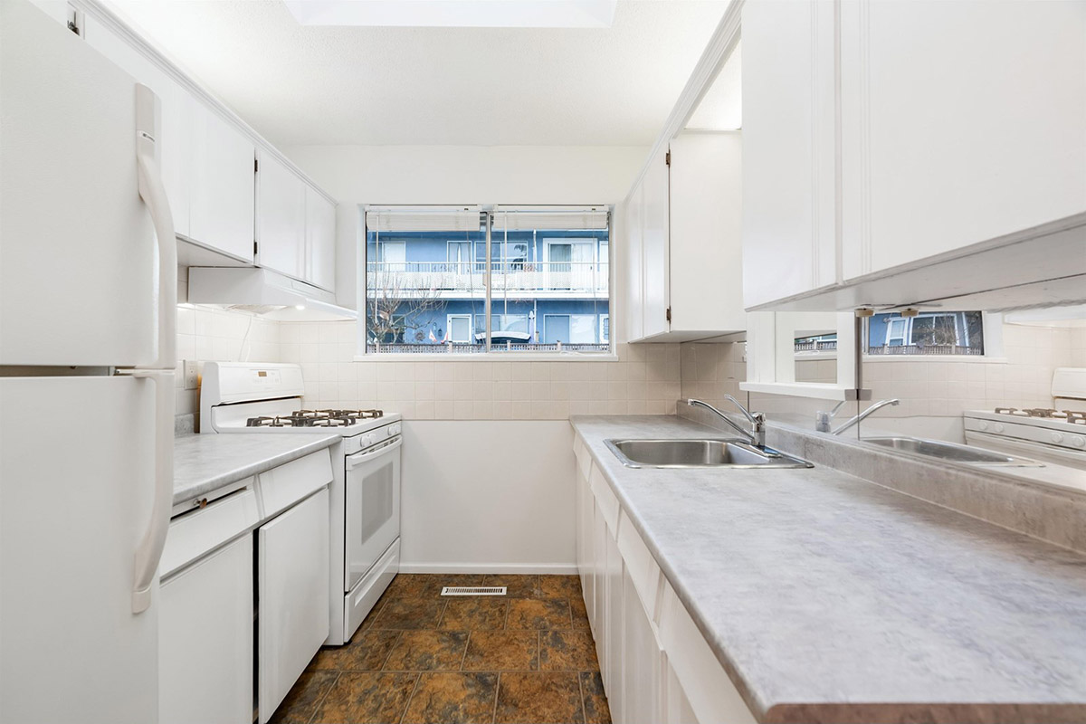 305 Marathon Court, Coquitlam 12
