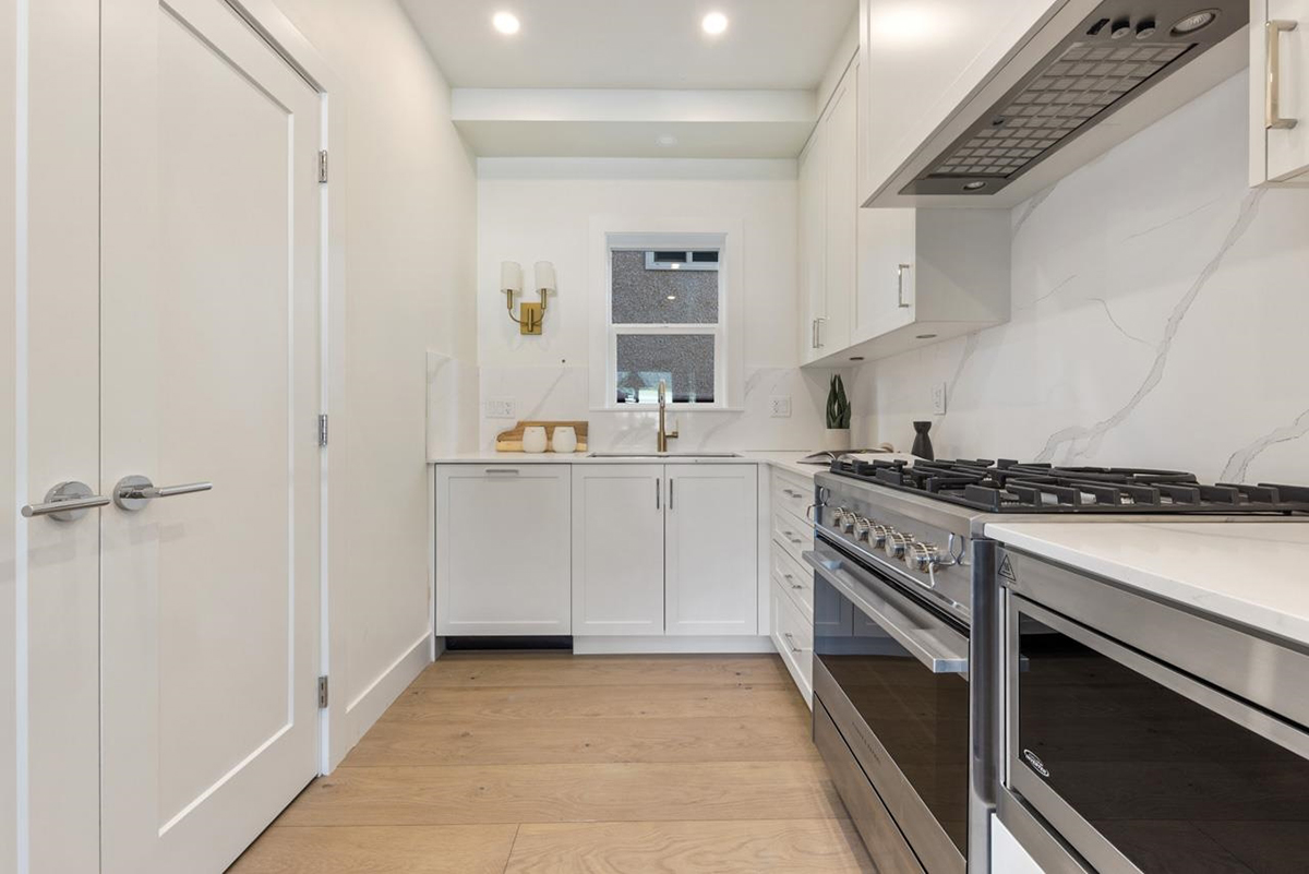 2504 Napier Street, Vancouver 14