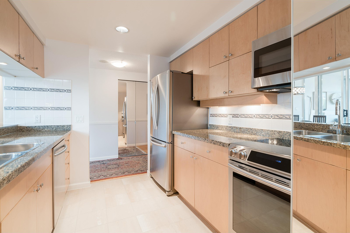301 1228 Marinaside Crescent, Vancouver 14