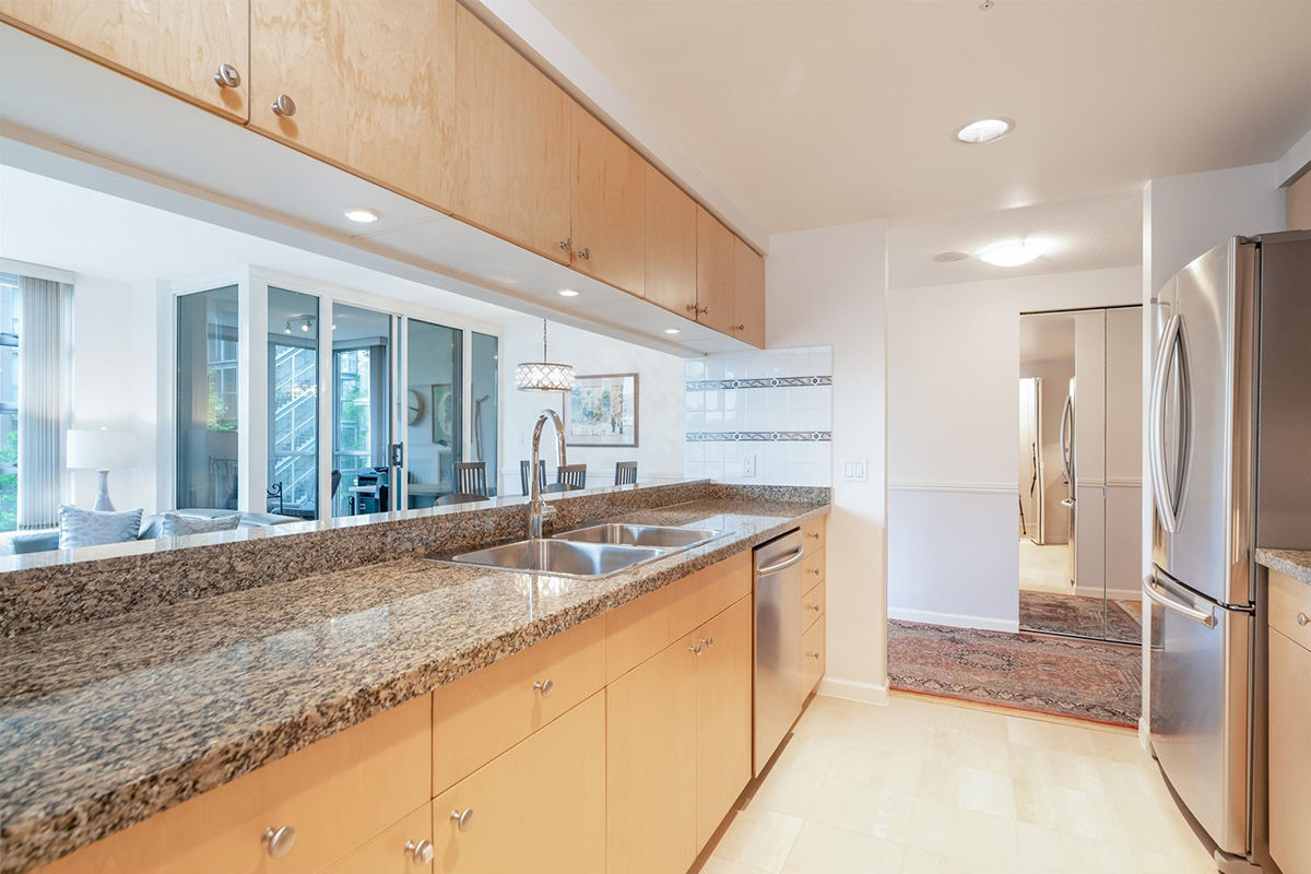 301 1228 Marinaside Crescent, Vancouver 18