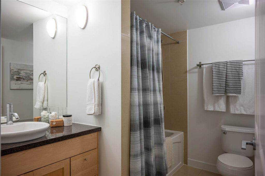 212 702 E King Edward Ave, Vancouver 14