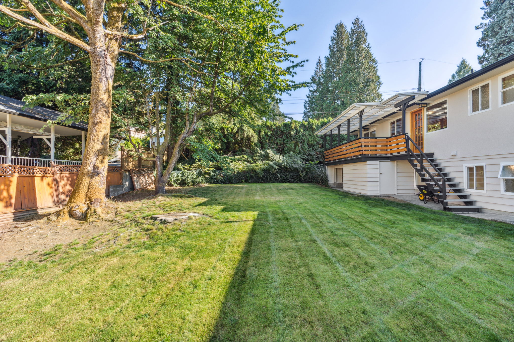 961 CORONA CRESCENT 32