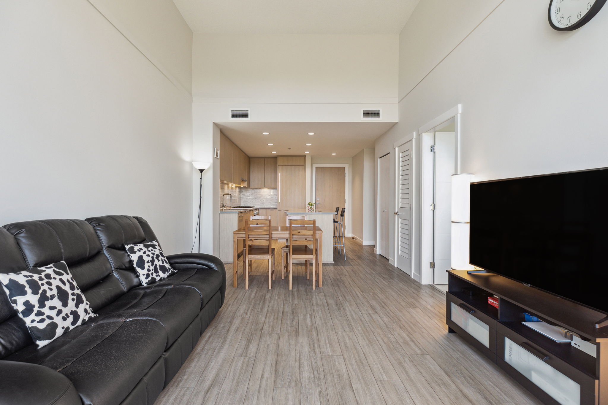 511 9213 ODLIN ROAD 14