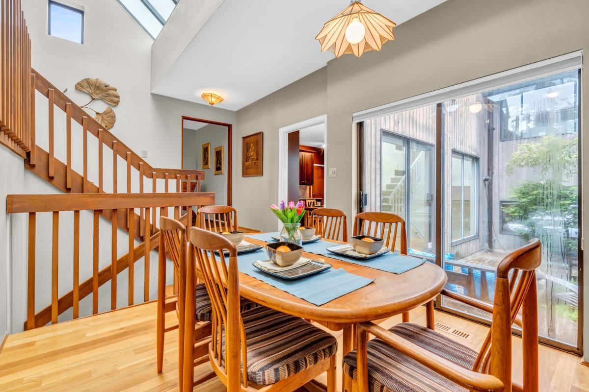 2070 WHYTE AVENUE, VANCOUVER 16