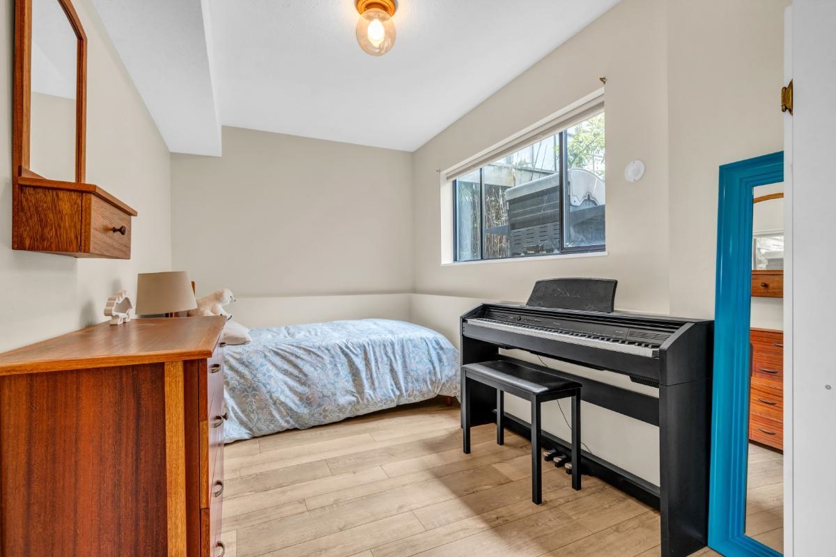 2070 WHYTE AVENUE, VANCOUVER 25