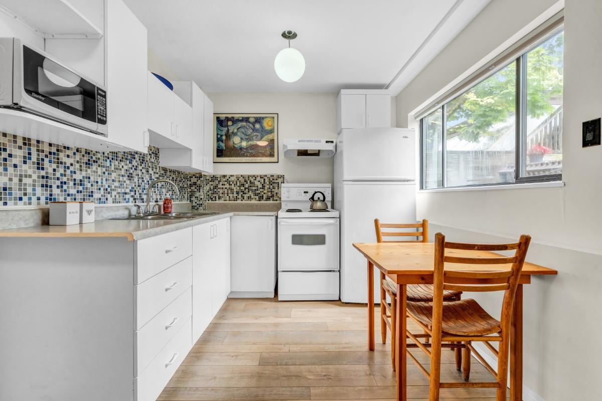 2070 WHYTE AVENUE, VANCOUVER 28