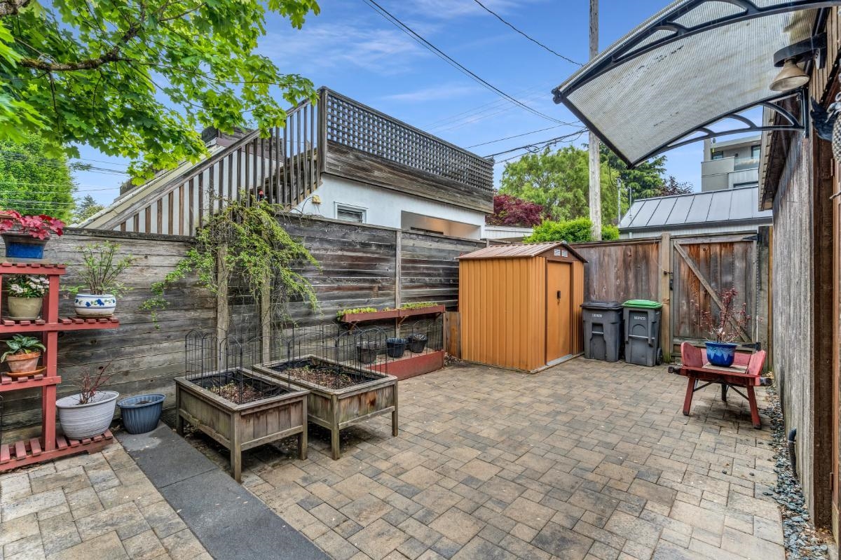 2070 WHYTE AVENUE, VANCOUVER 29