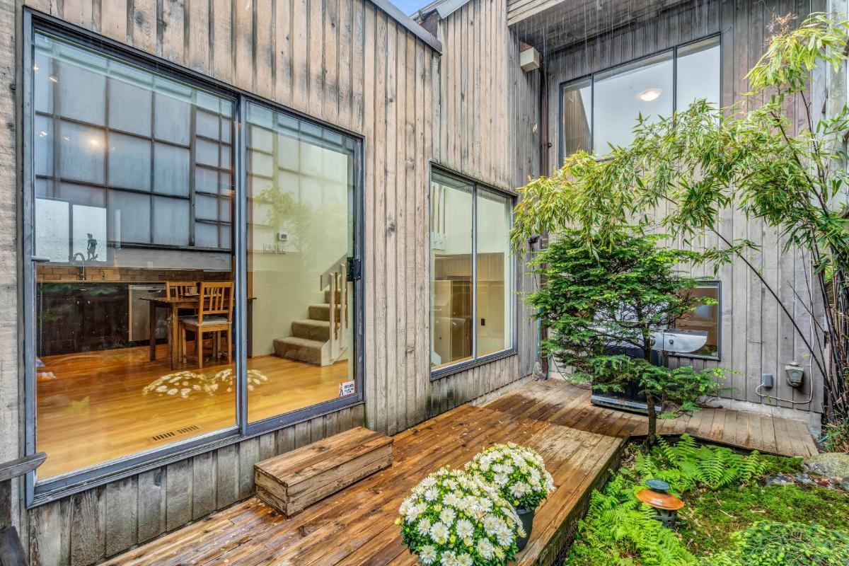 2070 WHYTE AVENUE, VANCOUVER 31