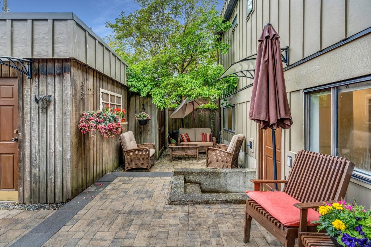 2070 WHYTE AVENUE, VANCOUVER 32