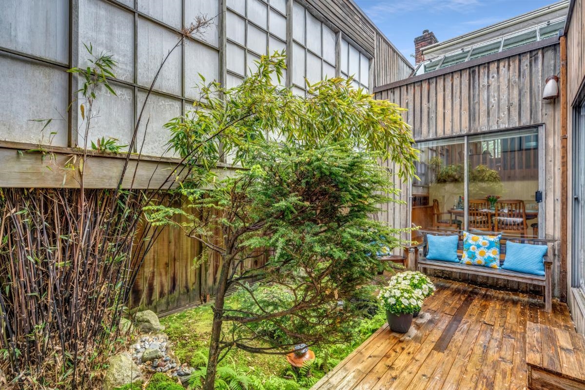 2070 WHYTE AVENUE, VANCOUVER 33