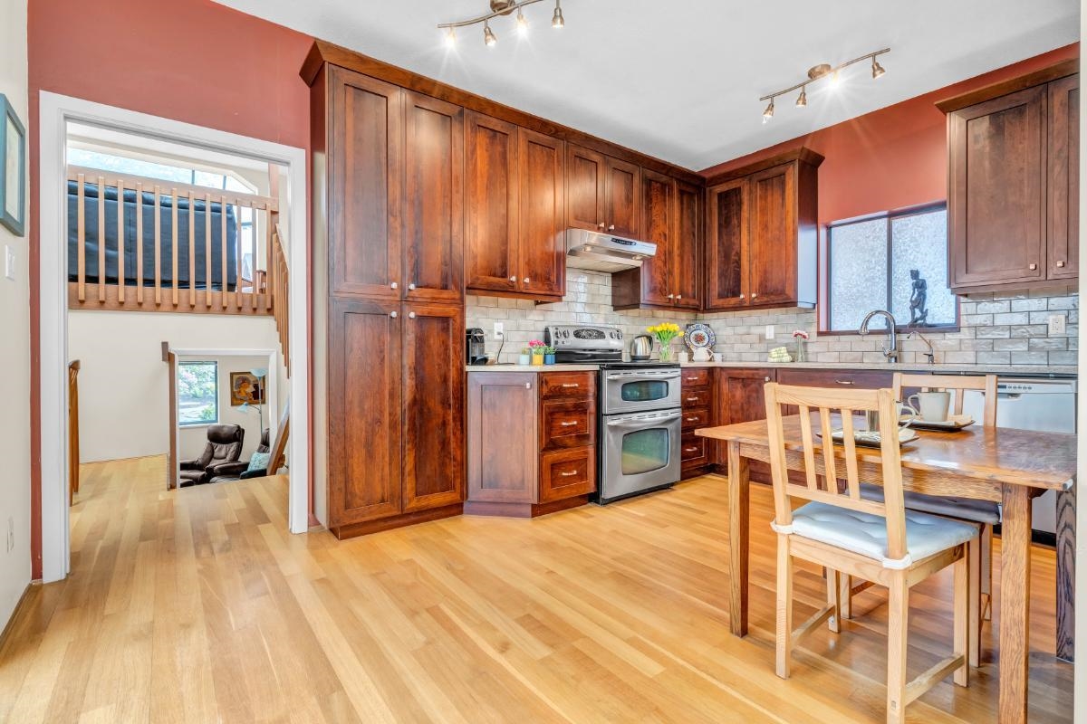 2070 WHYTE AVENUE, VANCOUVER 8