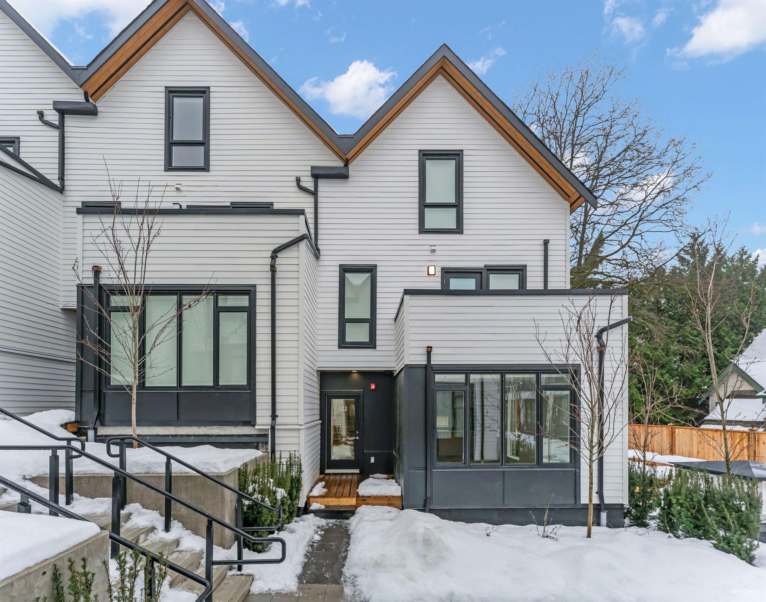 122 1306 LAVAL SQUARE