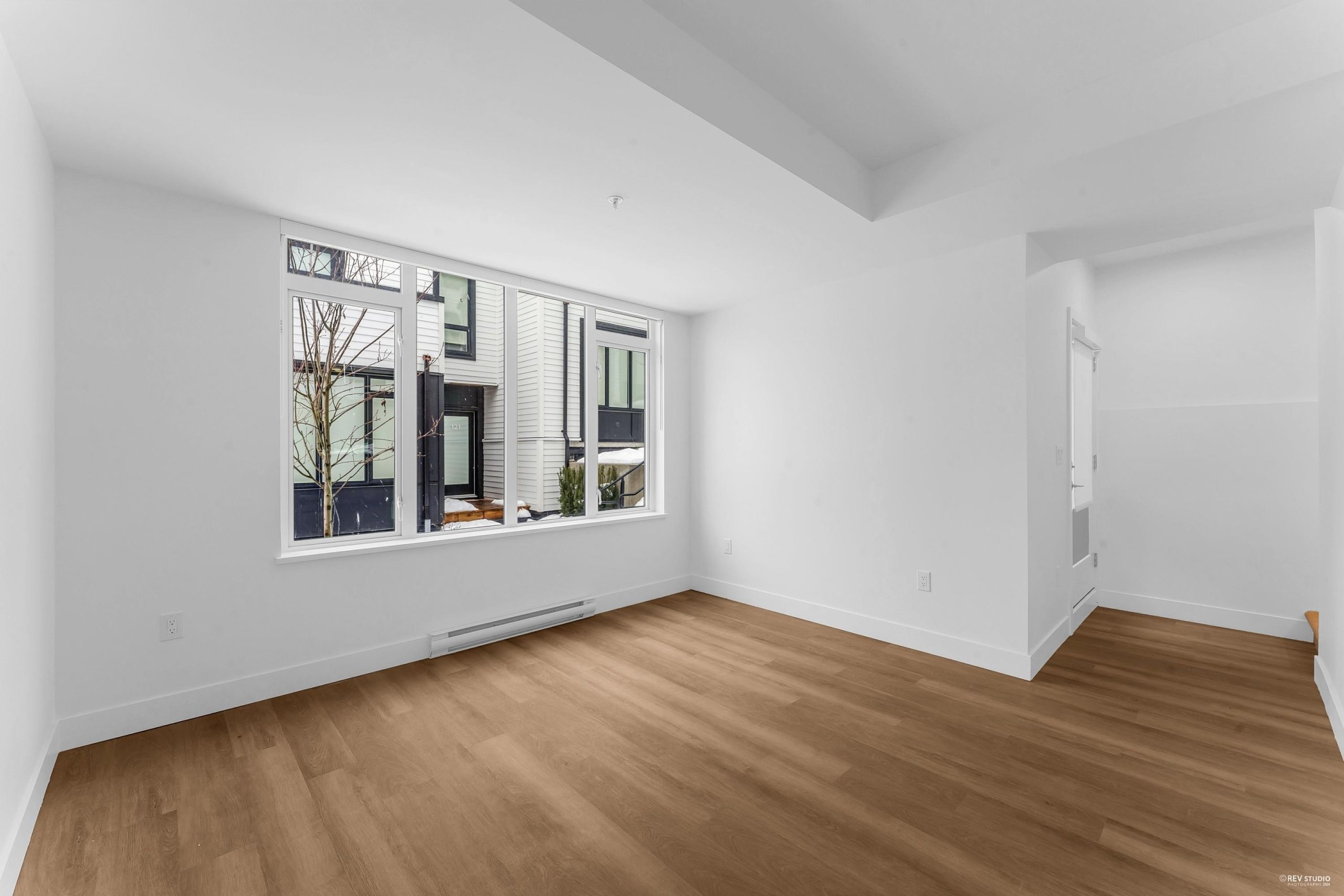 122 1306 LAVAL SQUARE 11