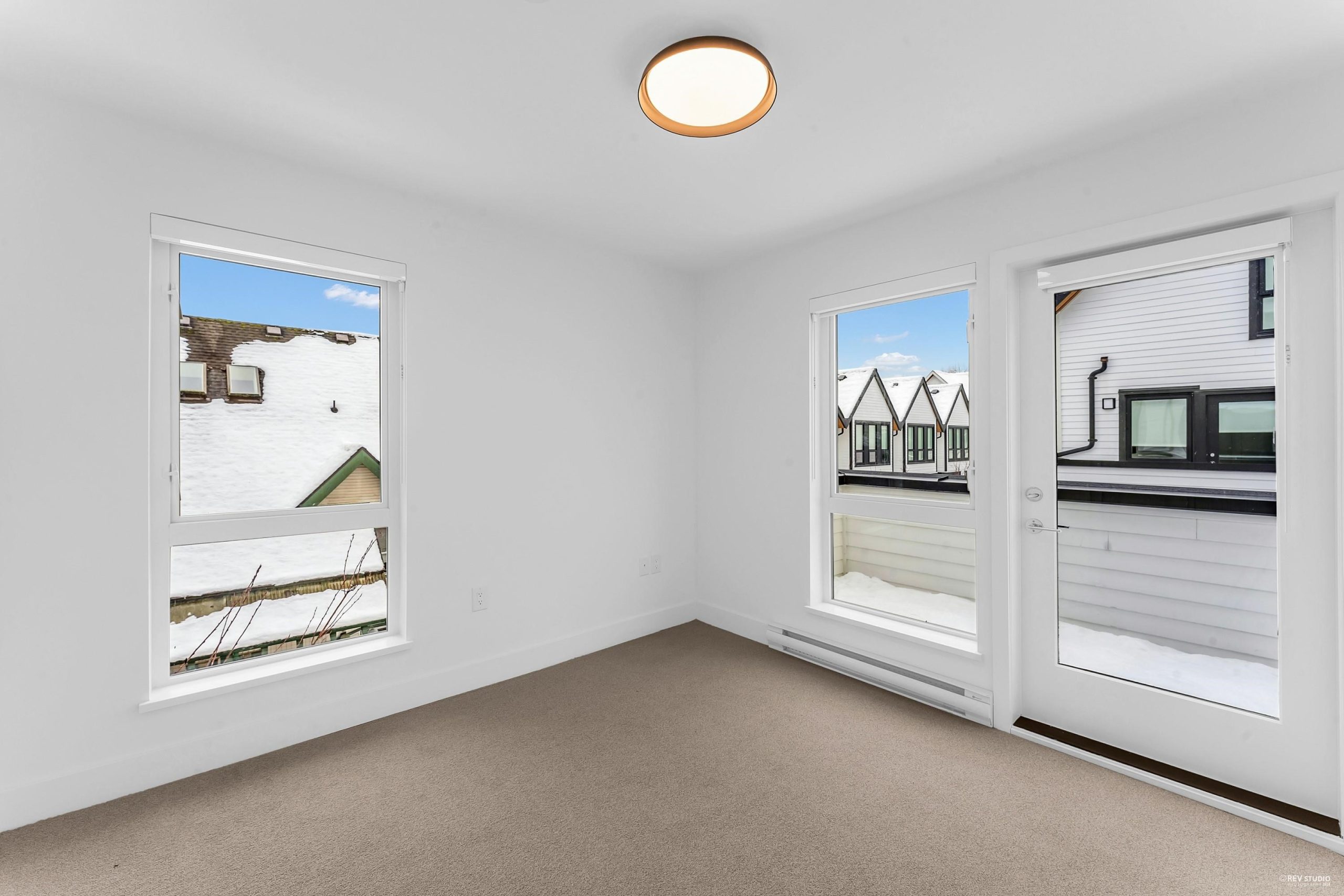 122 1306 LAVAL SQUARE 15