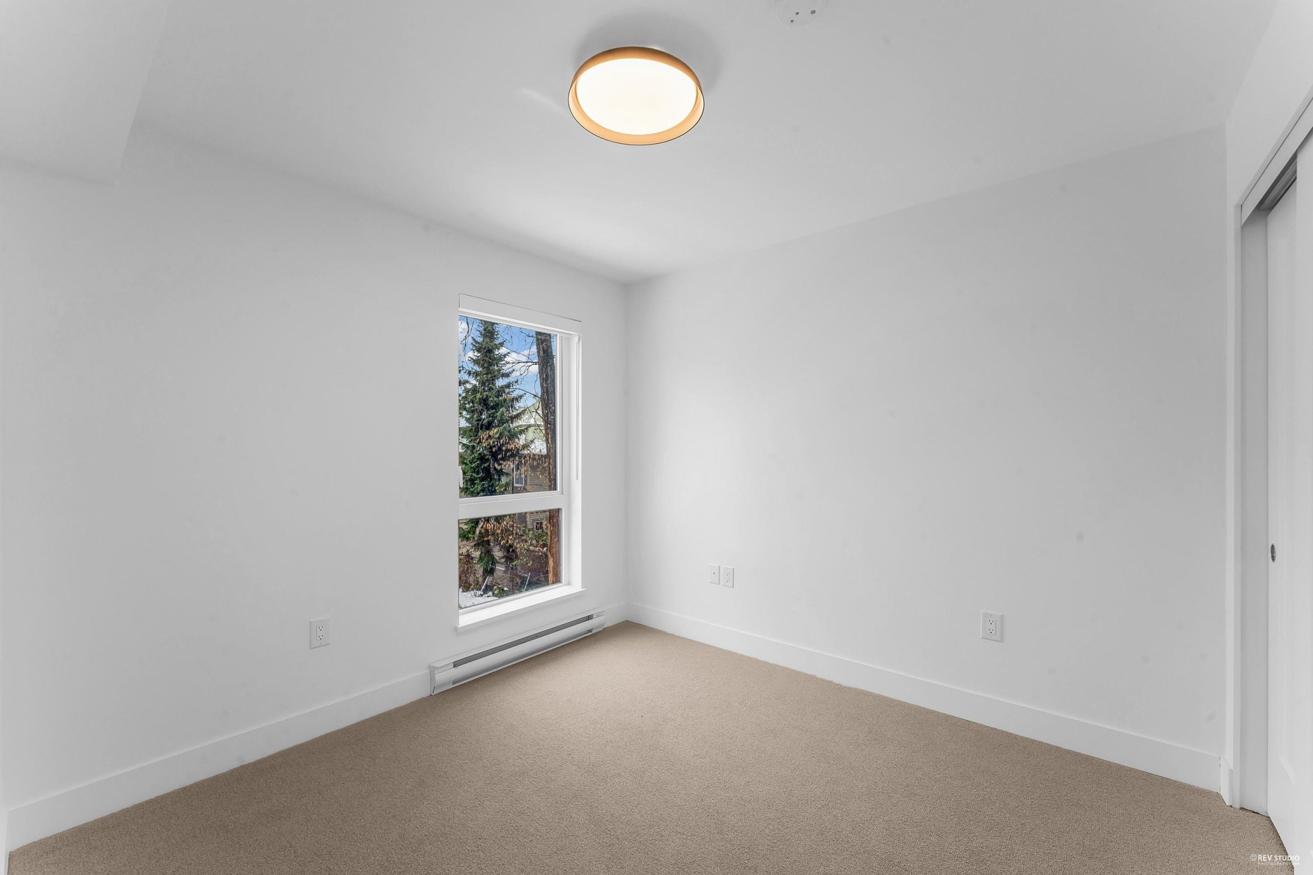 122 1306 LAVAL SQUARE 16