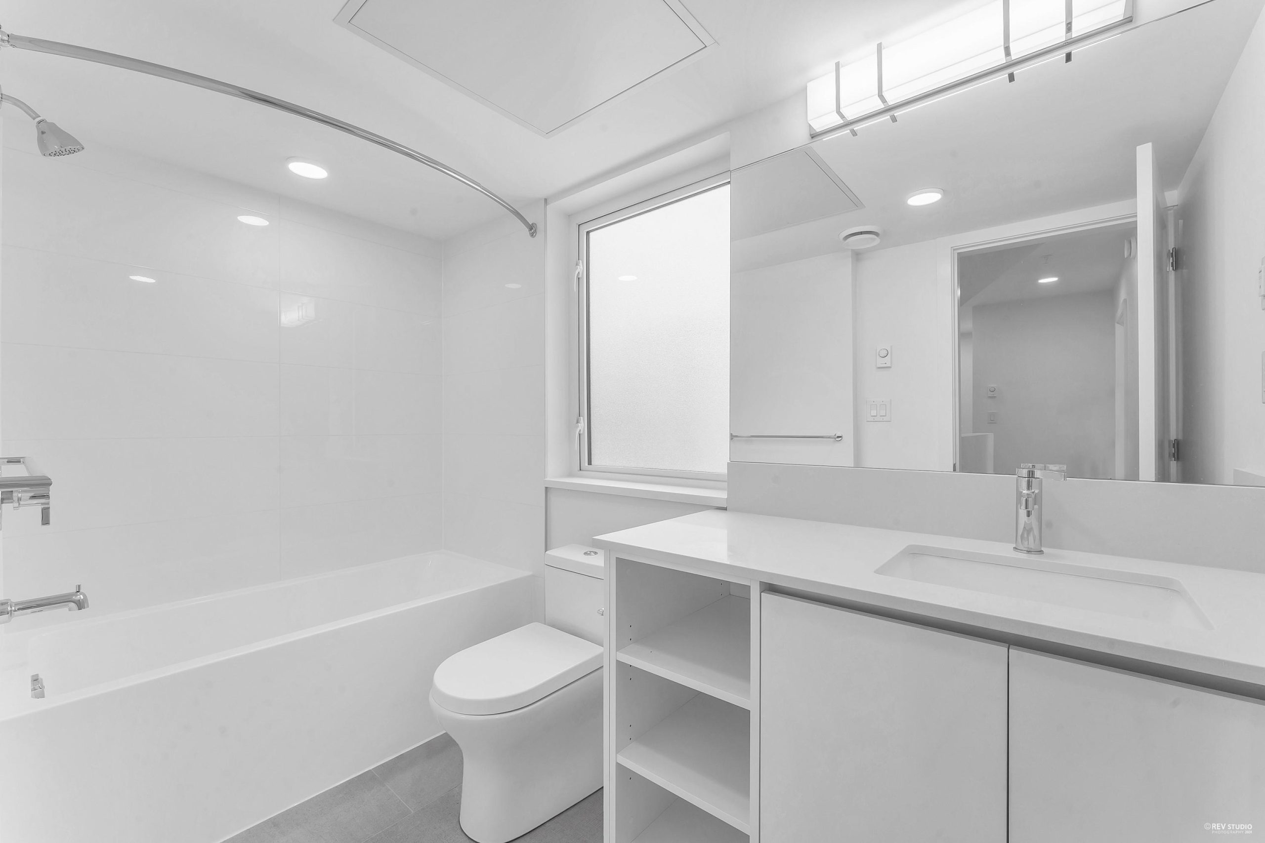 122 1306 LAVAL SQUARE 17