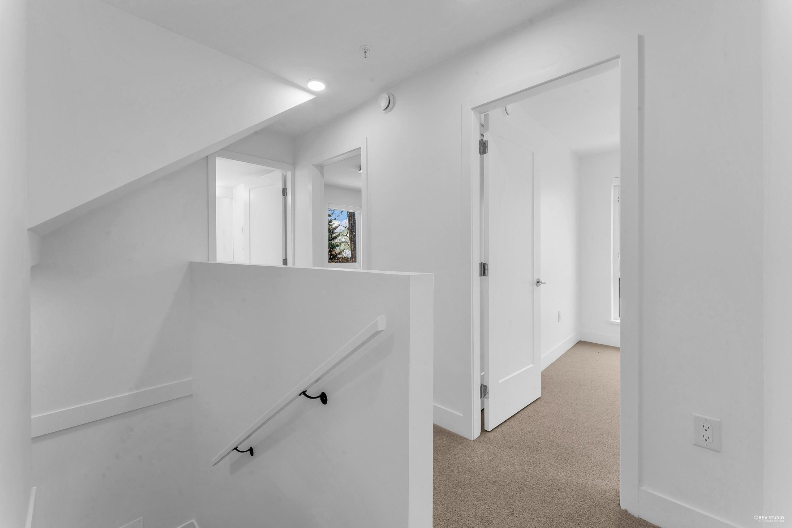 122 1306 LAVAL SQUARE 18