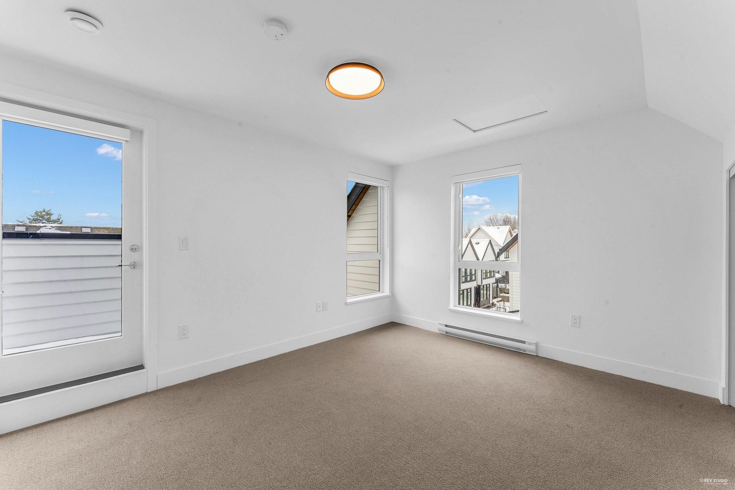 122 1306 LAVAL SQUARE 19