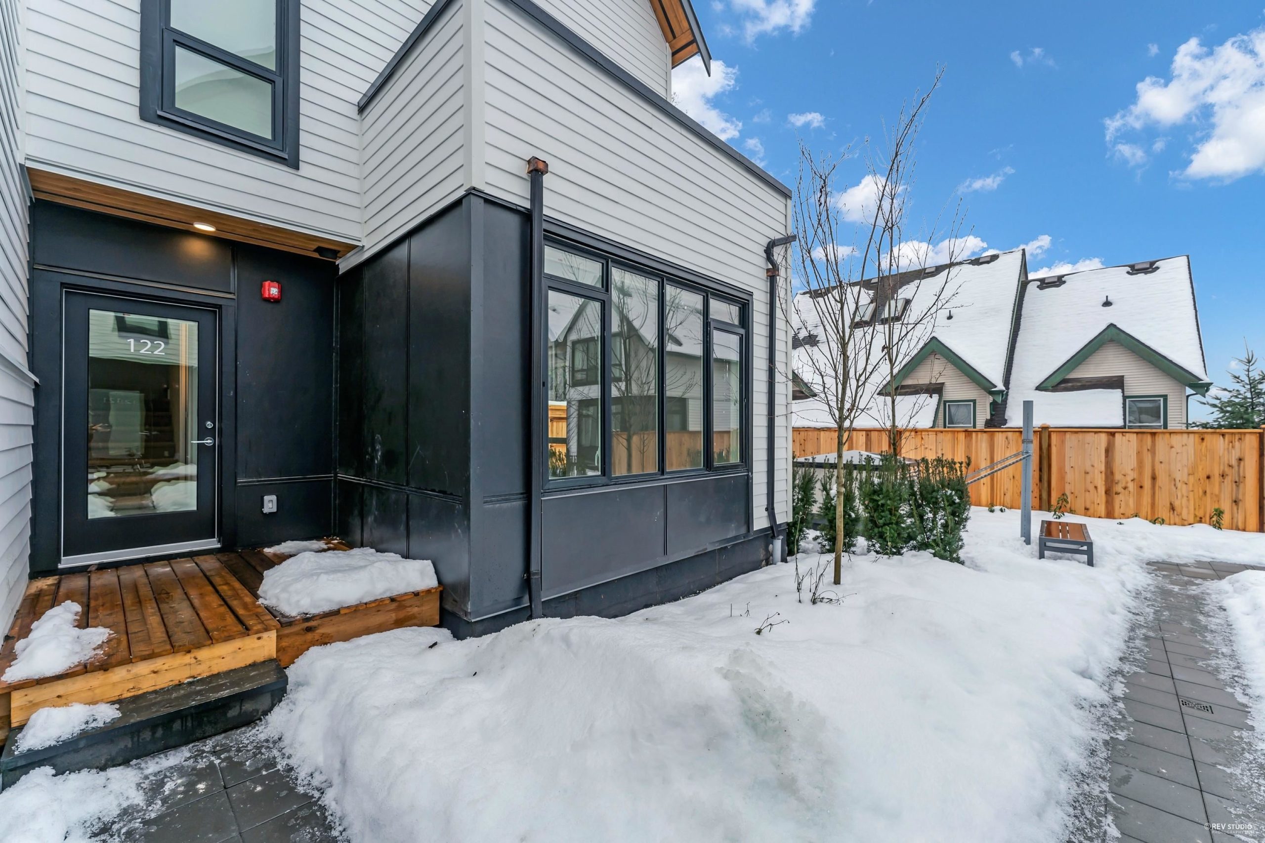 122 1306 LAVAL SQUARE 2