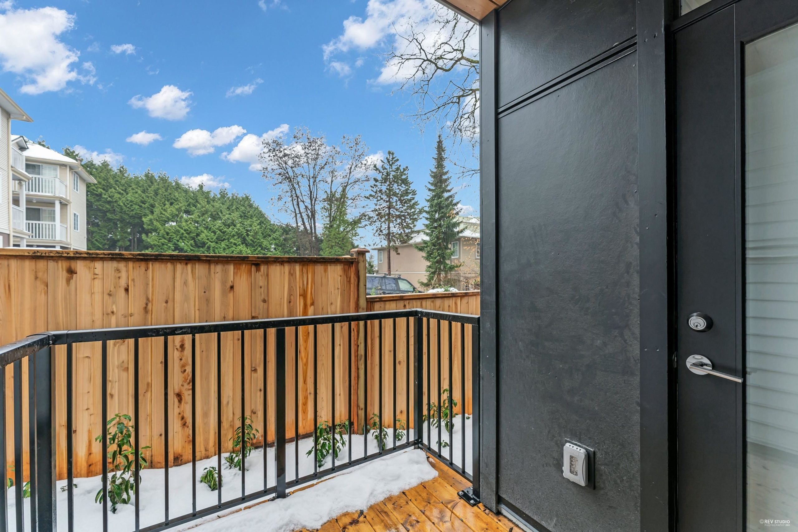122 1306 LAVAL SQUARE 24