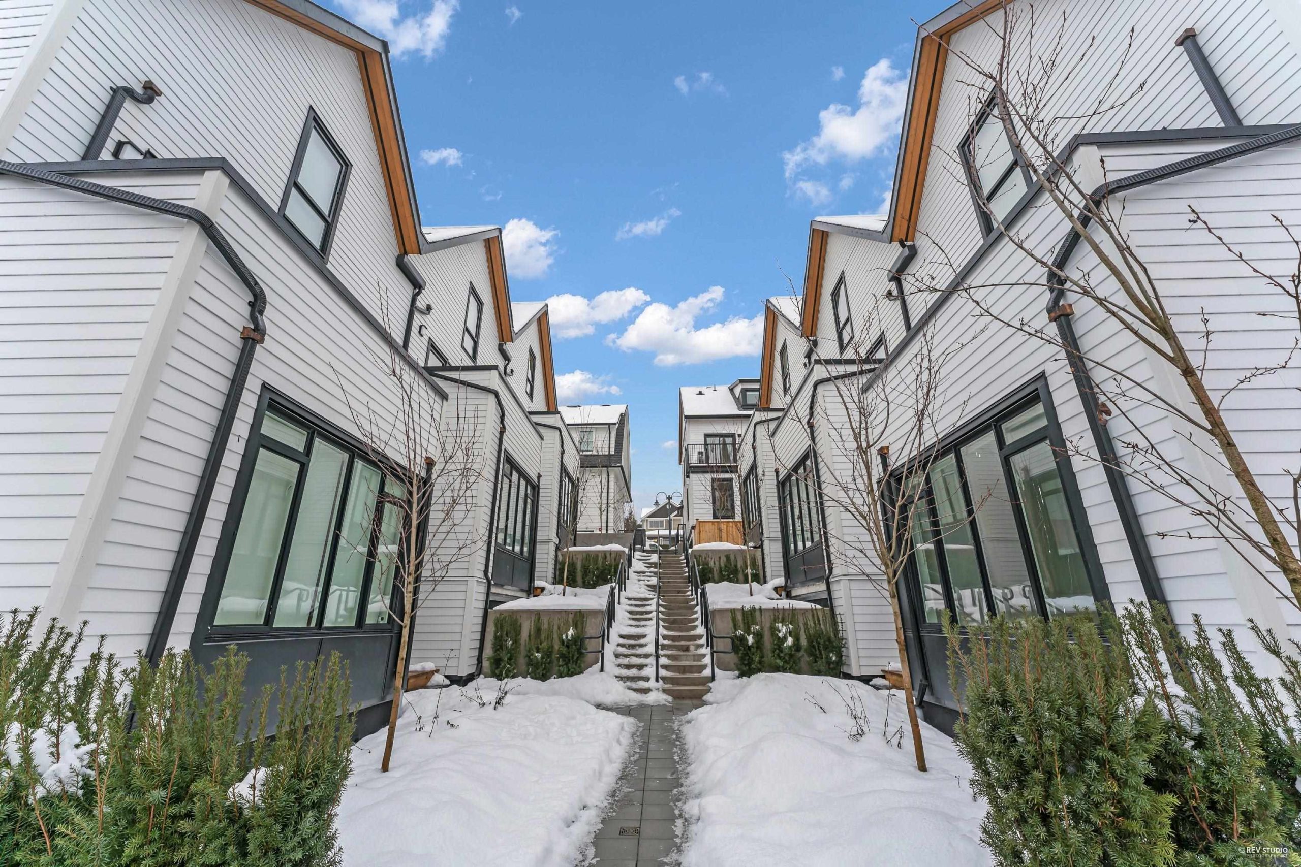 122 1306 LAVAL SQUARE 25