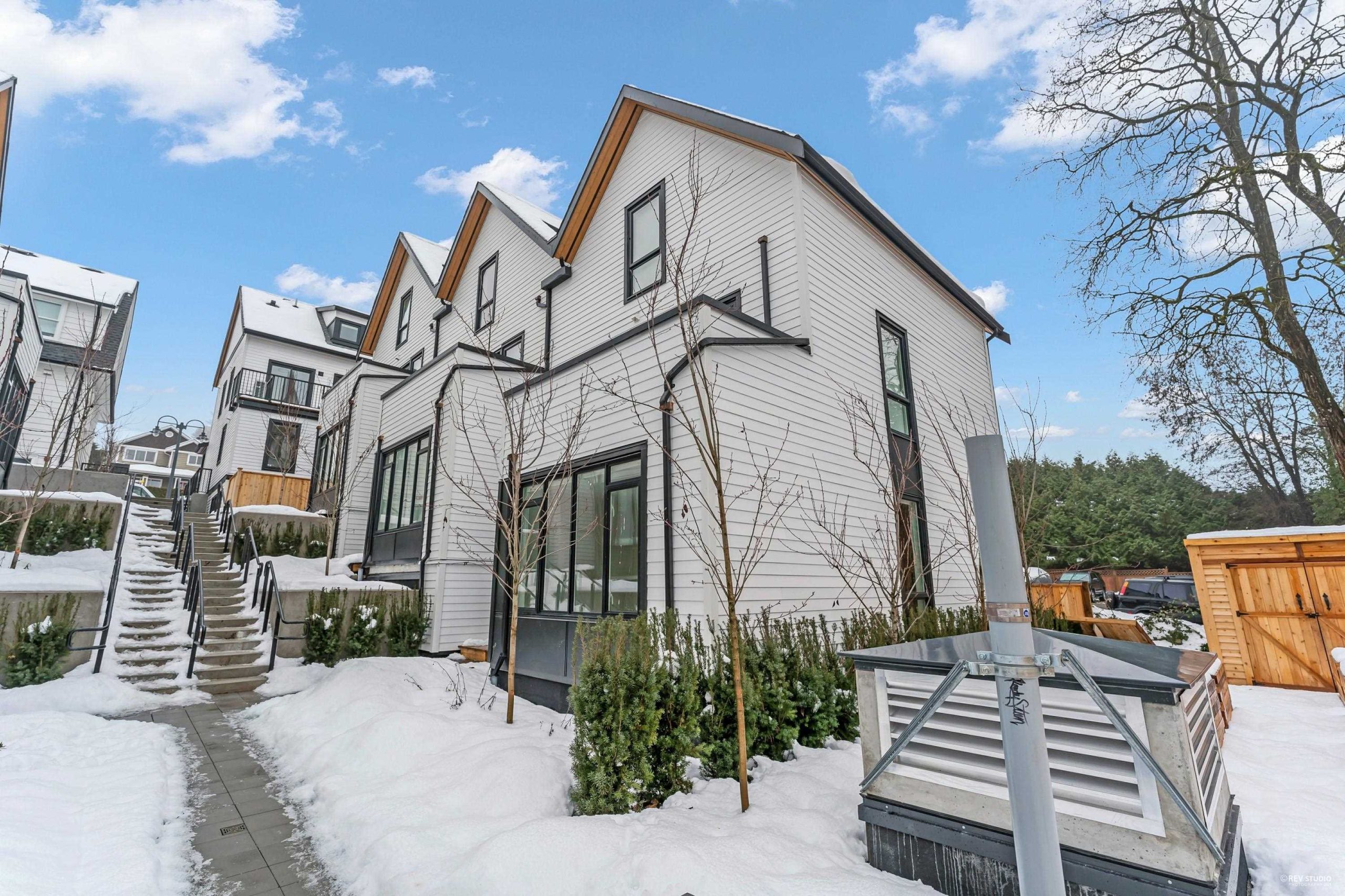 122 1306 LAVAL SQUARE 26