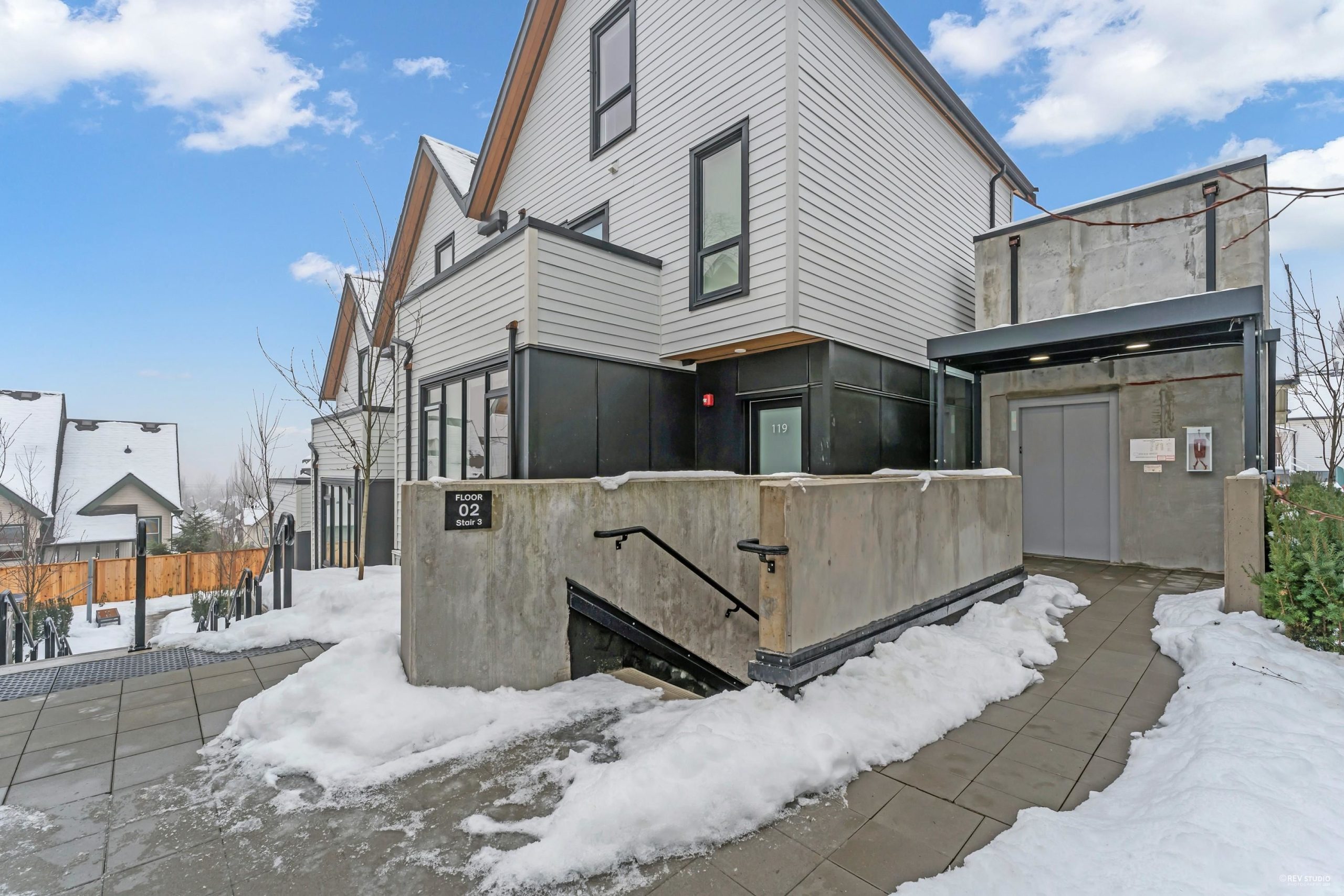 122 1306 LAVAL SQUARE 27
