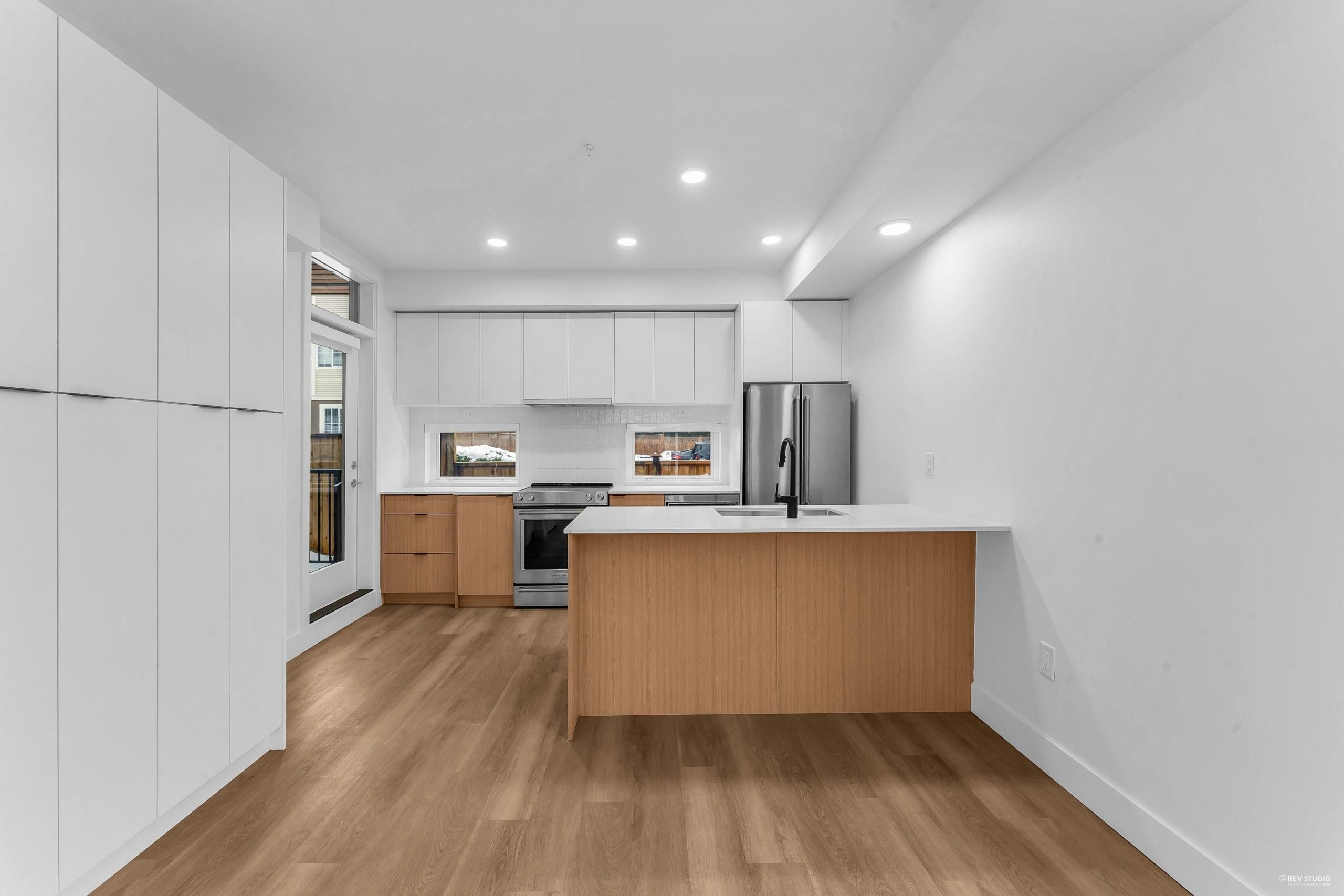 122 1306 LAVAL SQUARE 3